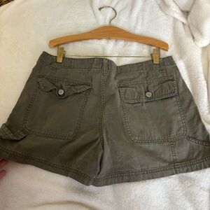 Vintage green cargo utility granola girl outdoorsy shorts